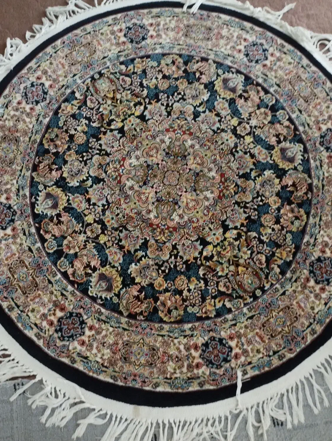 فرش گرد و بیضی 1200شانه|فرش|همدان, |دیوار