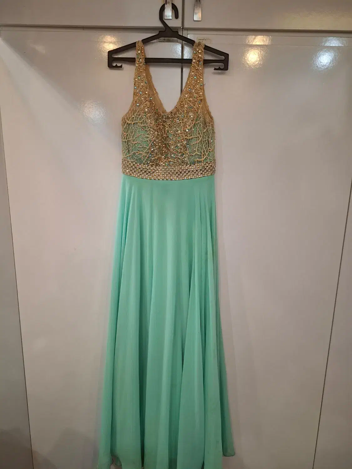 لباس مجلسی|لباس|اصفهان, پروین|دیوار