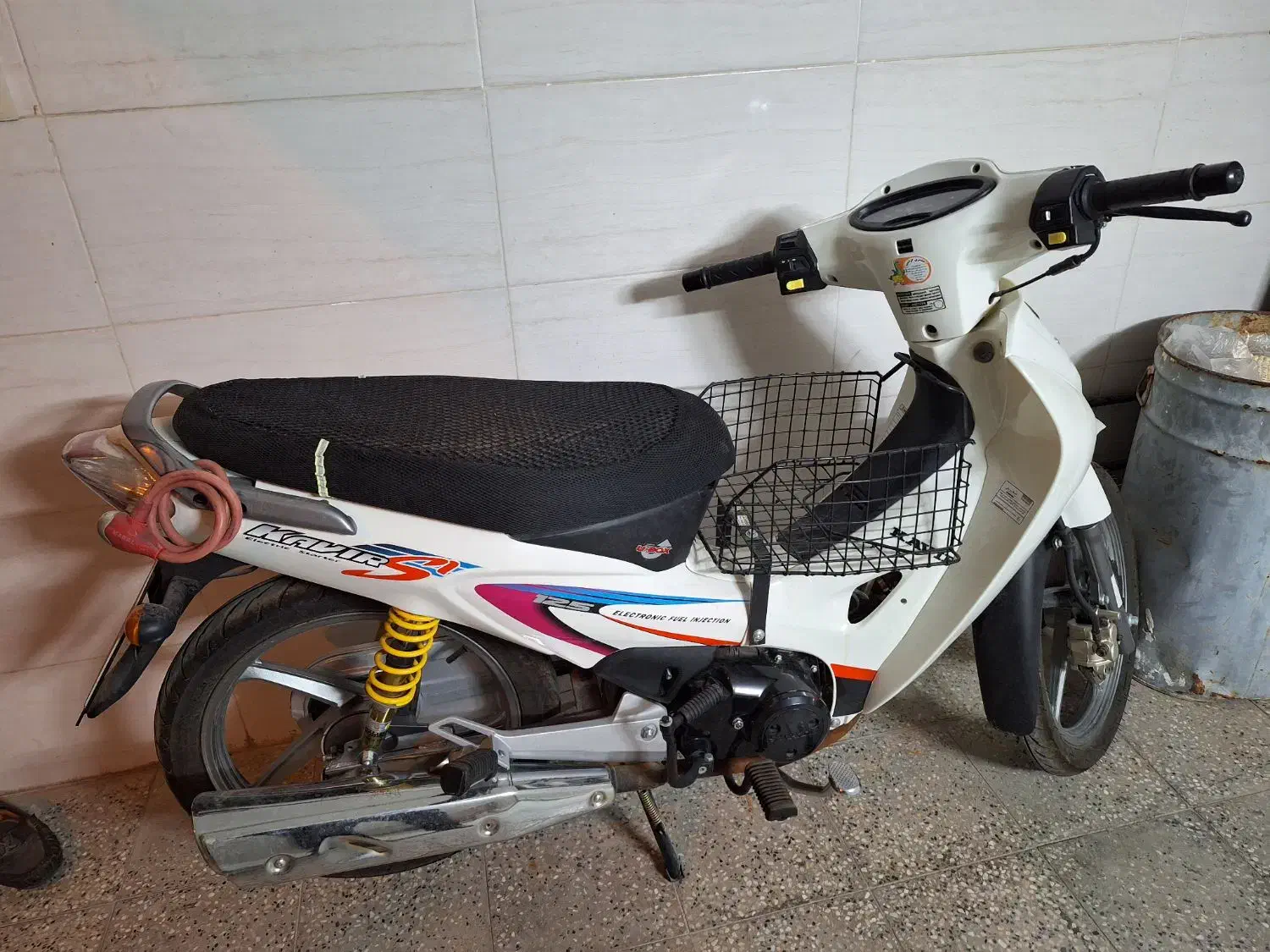 موتوربیکلاچ کویررادیسون ۱۲۵|موتورسیکلت|زارچ, |دیوار