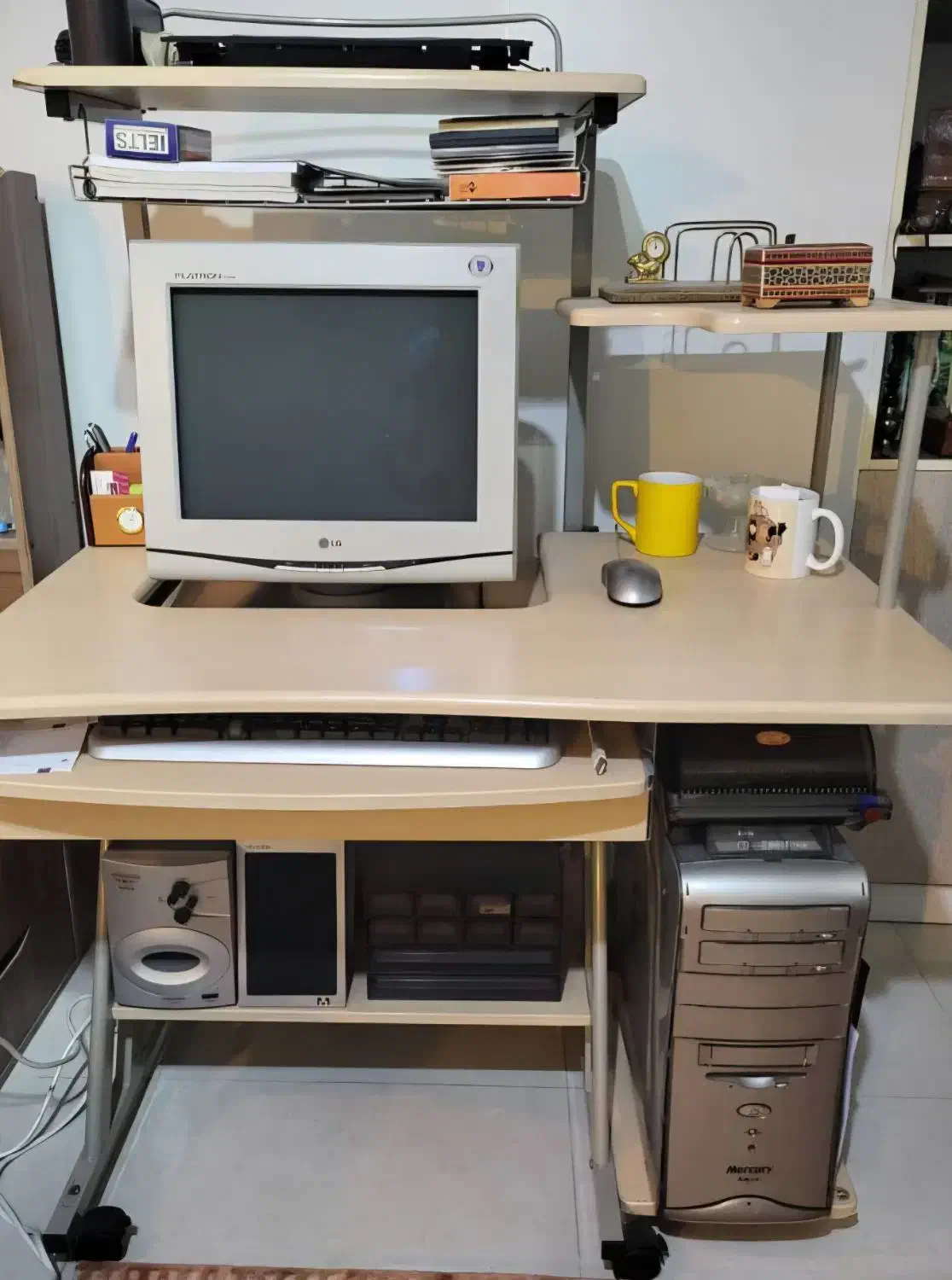 کامپیوتر به همراه میز کار|رایانه رومیزی|تهران, گلستان (شهرک راه آهن)|دیوار