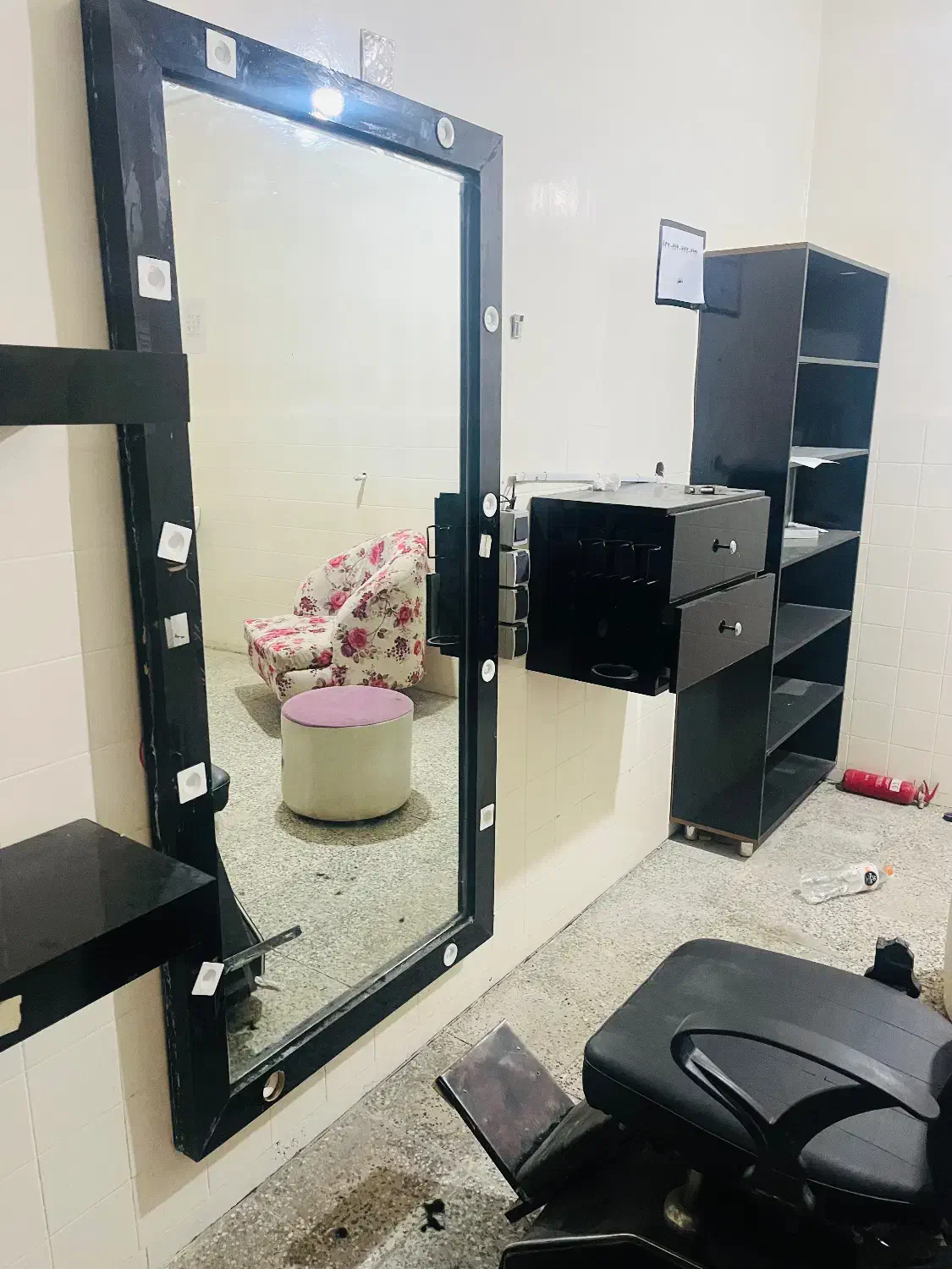 دکور آرایشگاه مردانه|آرایشگاه و سالنهای زیبایی|سیریک, |دیوار