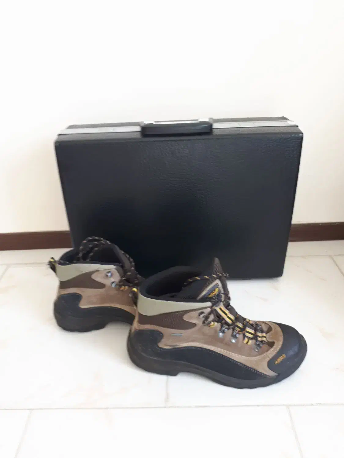 کیف سامسولت وکفش کونوردی در حد نو|کیف، کفش، کمربند|پردیس, فاز ۱۱|دیوار