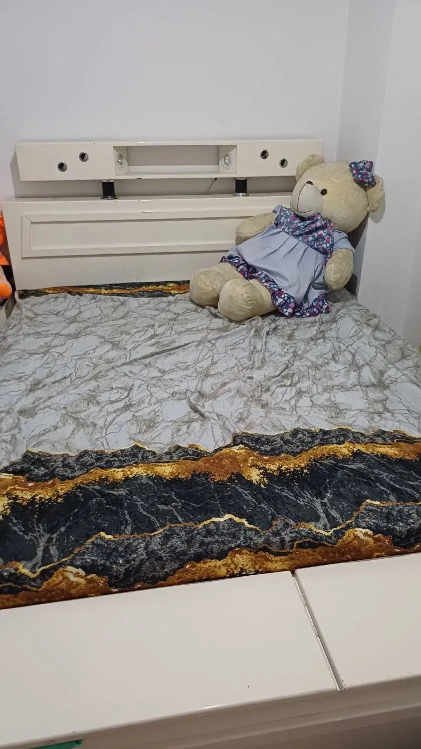 تخت دو نفره به همراه دو تا پاتختی|تخت و سرویس خواب|تهران, خلازیر|دیوار