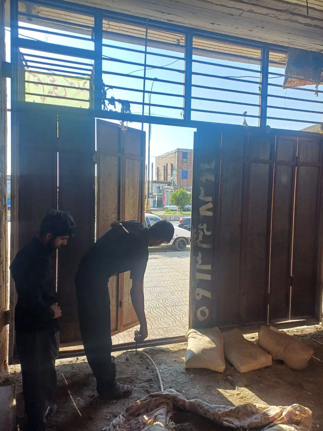 درب مغازه سه متر هشتاد عرض سه متر پنجاه ارتفاع|مصالح و تجهیزات ساختمان|رودبار (کرمان), |دیوار