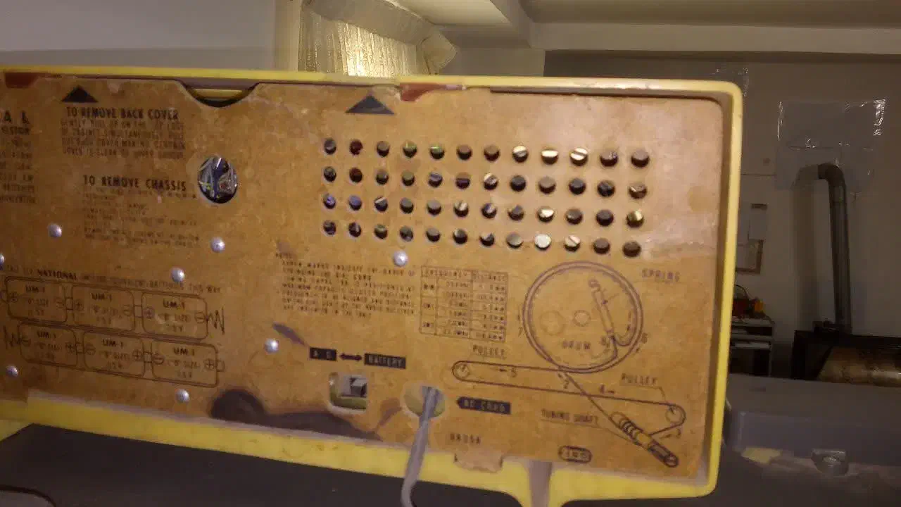 رادیو قدیمی|کلکسیون اشیاء عتیقه|قم, پردیسان|دیوار