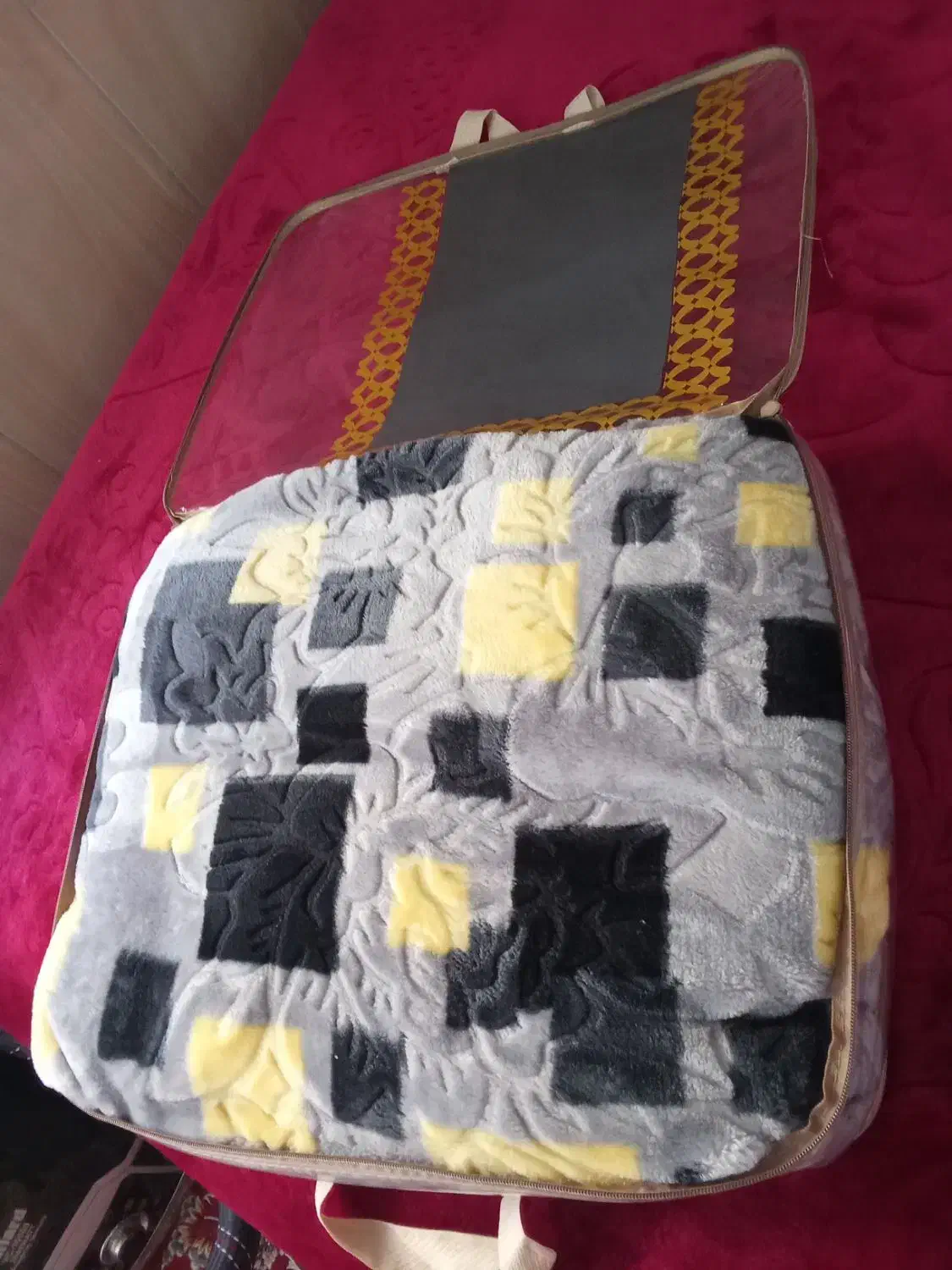 پتوگلبافت|رختخواب، بالش، پتو|ملایر, |دیوار