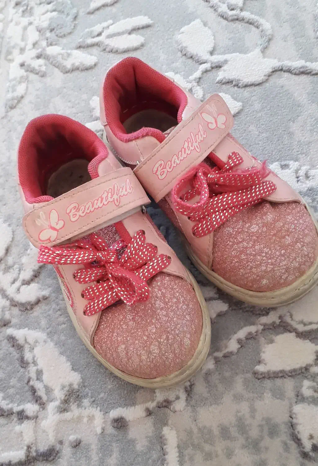 بچگانه|کفش و لباس بچه|قروه, |دیوار