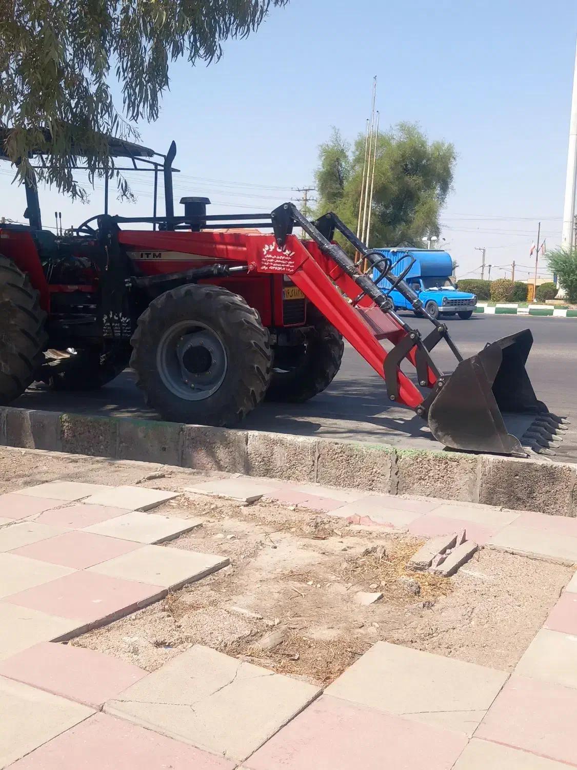 تراکتور 399جفت مدل 98 همراه با بیل جلو|خودرو سنگین|دهلران, |دیوار