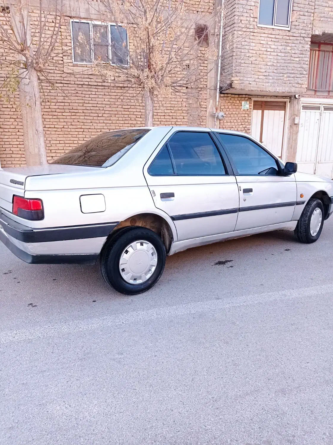 پژو405نقره ای|خودرو سواری و وانت|شهرکرد, |دیوار