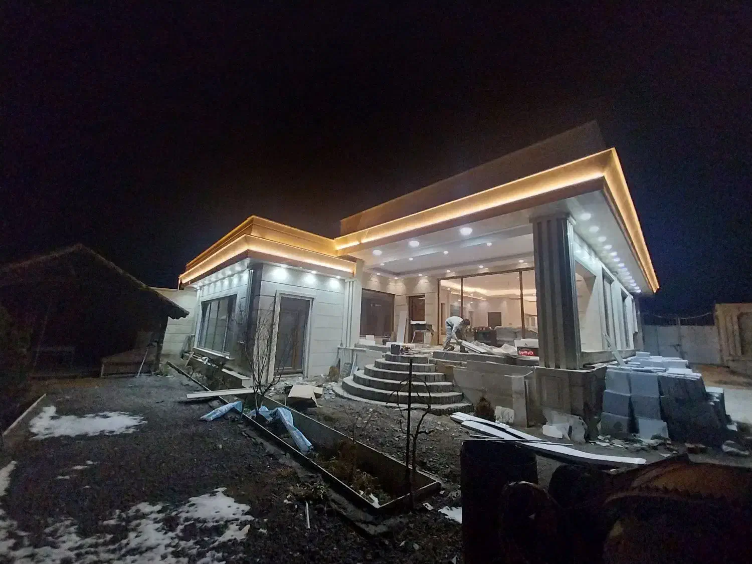 برقکار . سیم کشی . برق کار ساختمان|خدمات پیشه و مهارت|تبریز, |دیوار