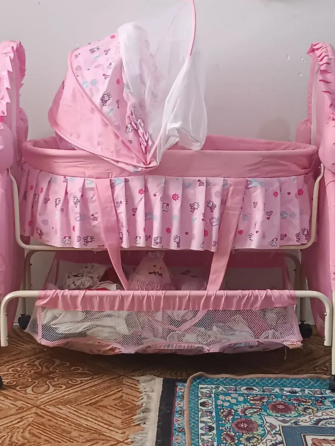 گهواره سالم|تخت و صندلی بچه|مهریز, |دیوار