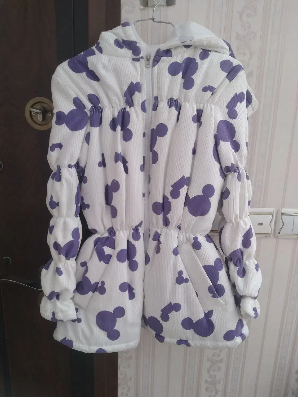 کاپشن و پالتو|لباس|اصفهان, قلعه طبره|دیوار