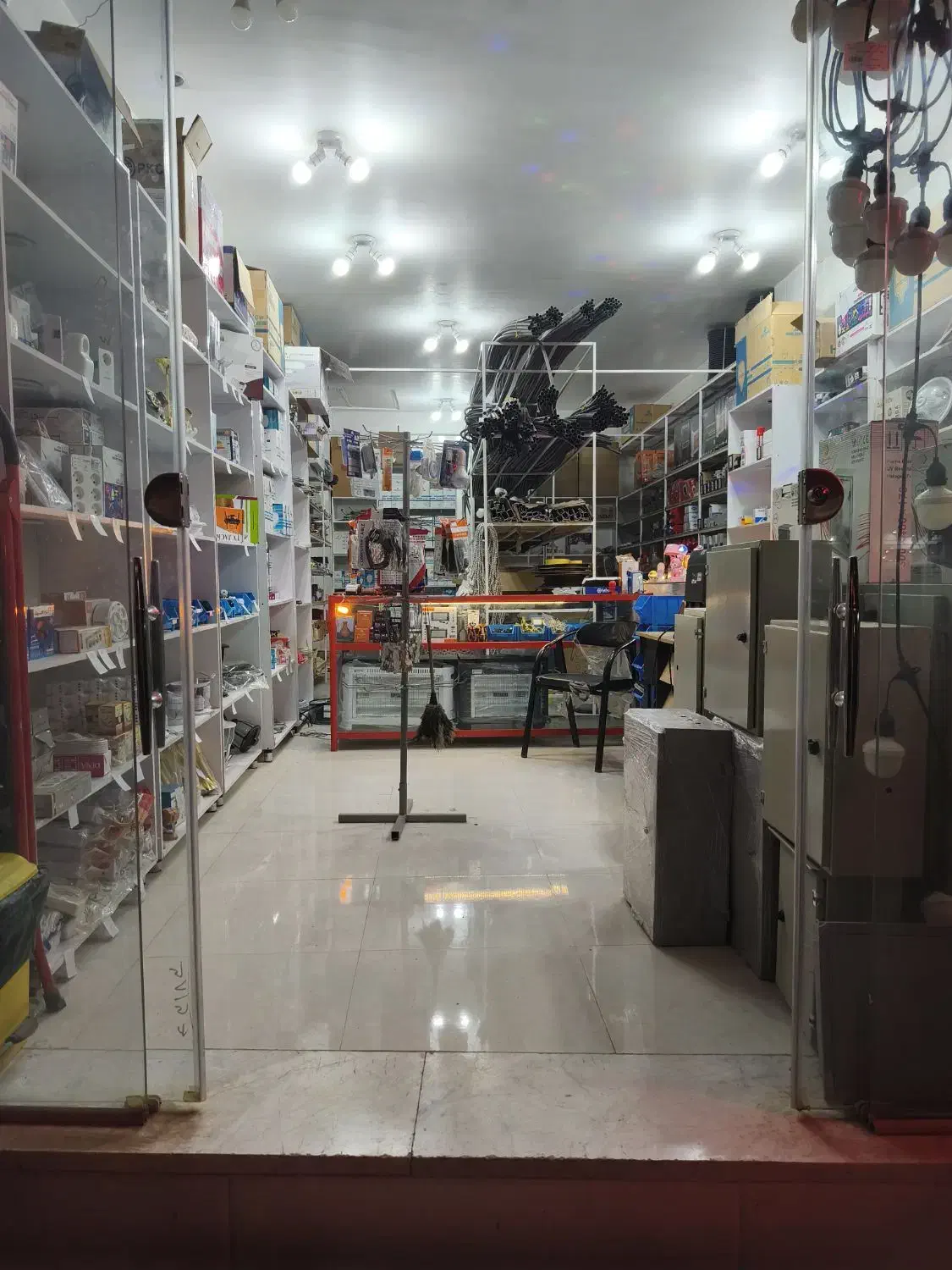 واگذاری مغازه الکتریکی ساختمانی|فروش مغازه و غرفه|لردگان, |دیوار