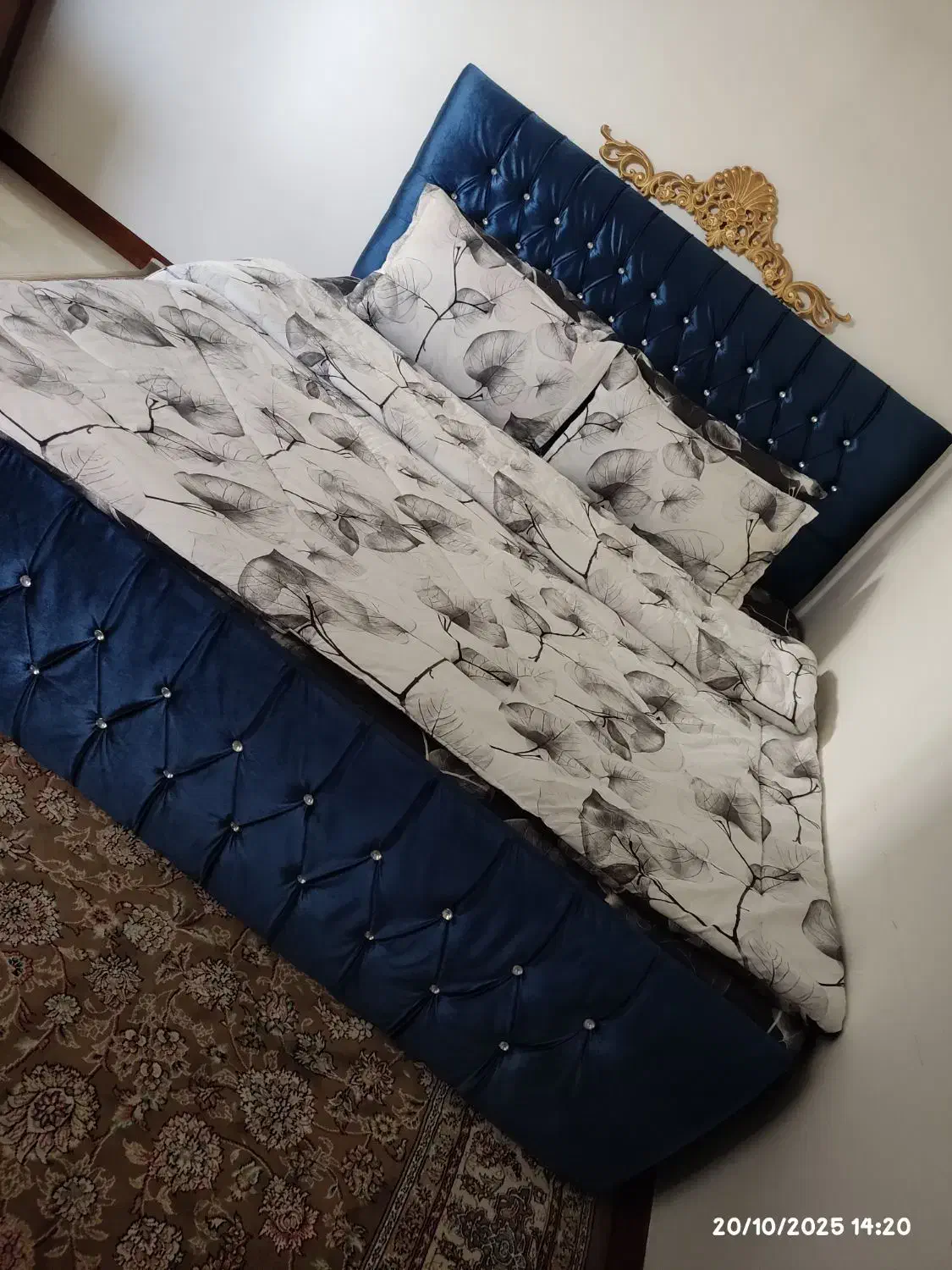 تخت خواب دو نفره بعلاوه تشک و میز آرایش|تخت و سرویس خواب|مشهد, الهیه|دیوار