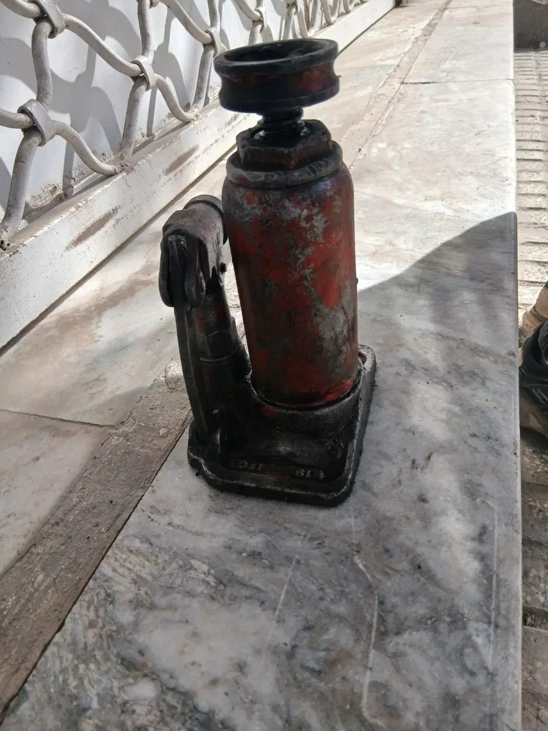 جک روغنی|ابزارآلات|تربت‌حیدریه, پائین ولایت|دیوار