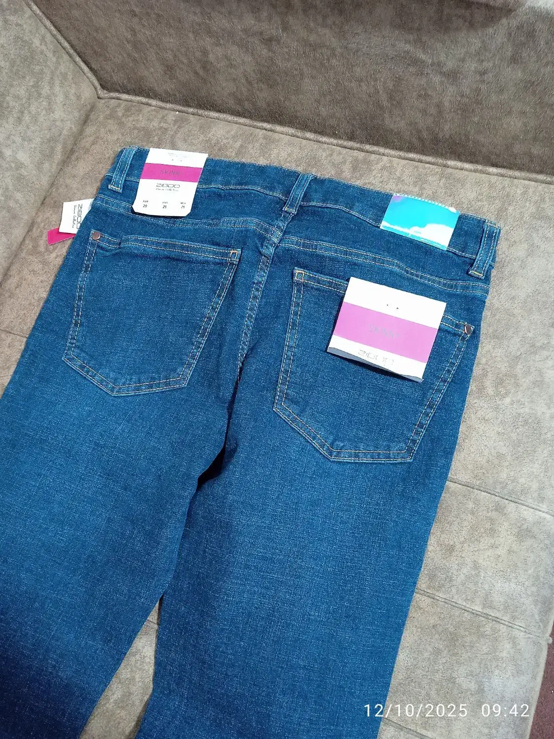 شلوار لی و بلوز مجلسی|لباس|خوی, |دیوار