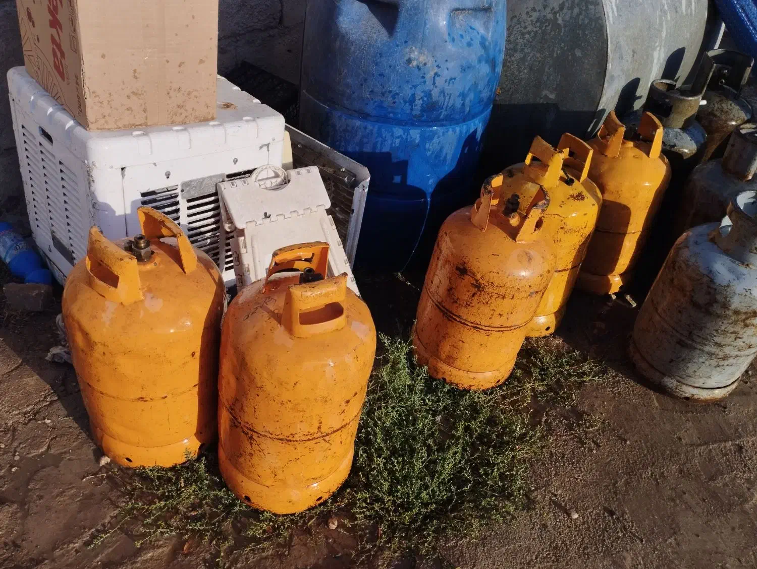 چن عدد کپسول پرسی و نیک گاز و ایران گاز همگی سالم|اجاق گاز و لوازم برقی پخت‌وپز|کرمانشاه, |دیوار