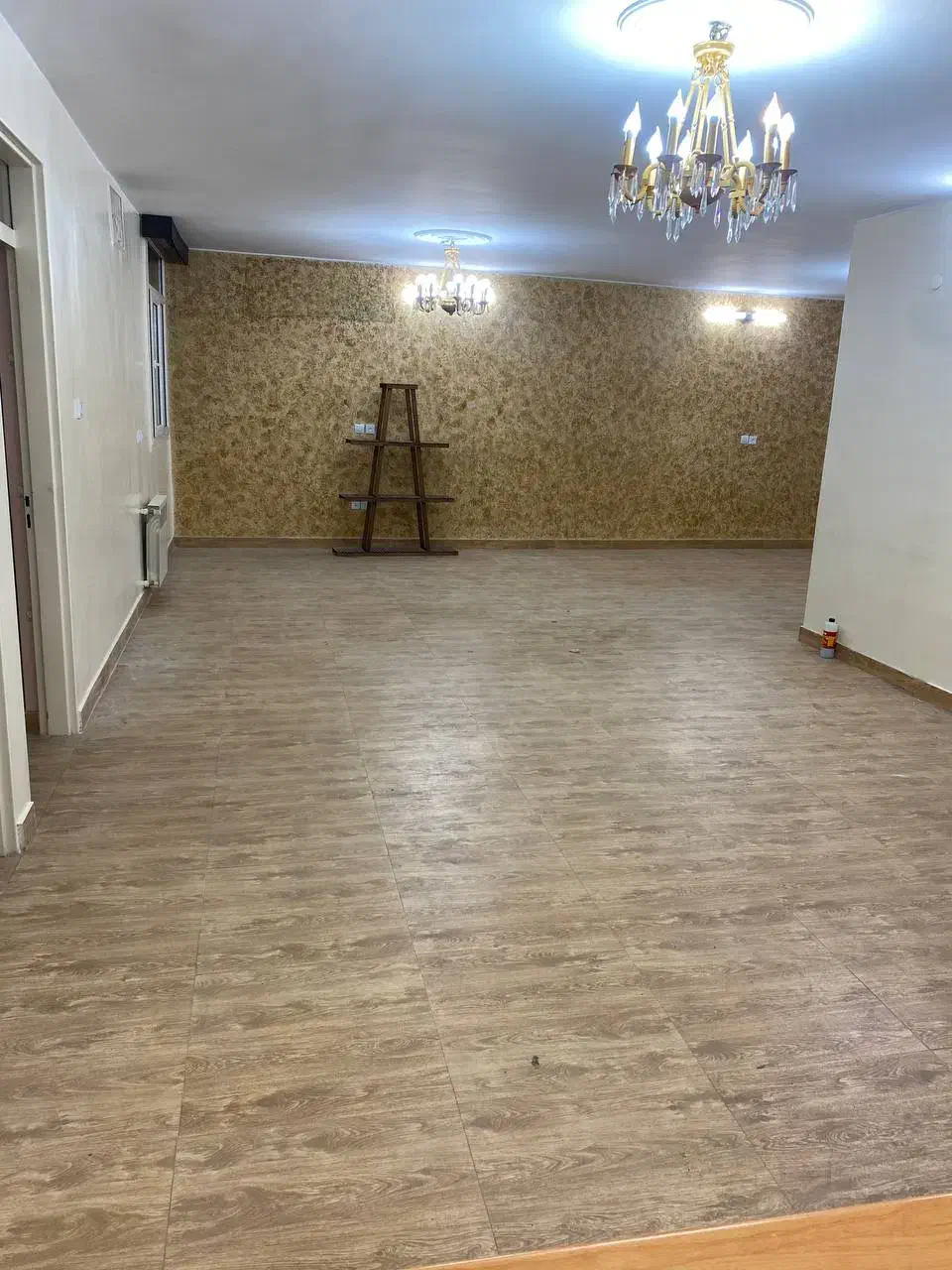 طبقه اول ۳خوابه (املاک سادات)