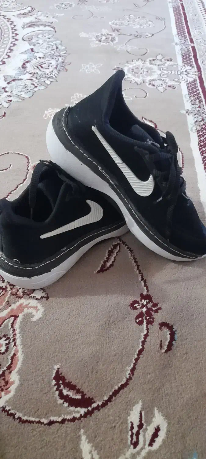 کتونی|کیف، کفش، کمربند|نیشابور, راه آهن|دیوار