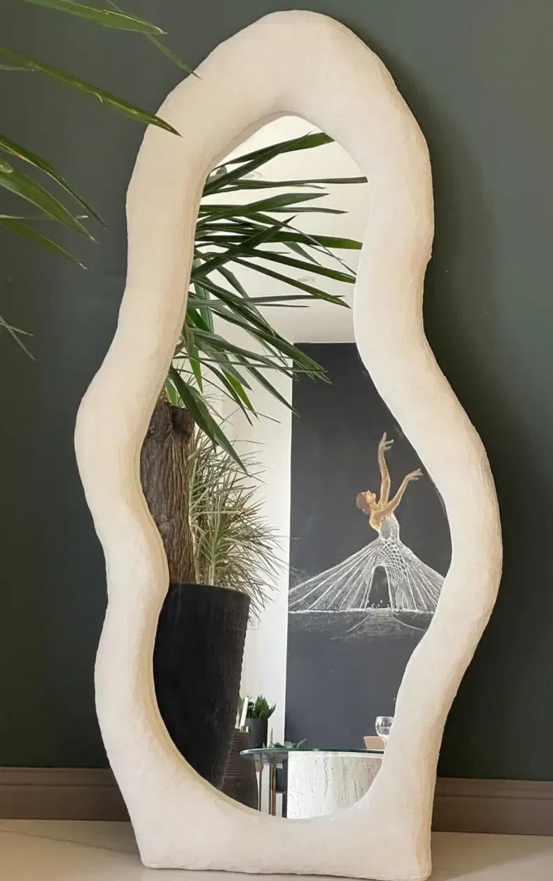 آیینه دفرمه|آینه|ساوه, |دیوار