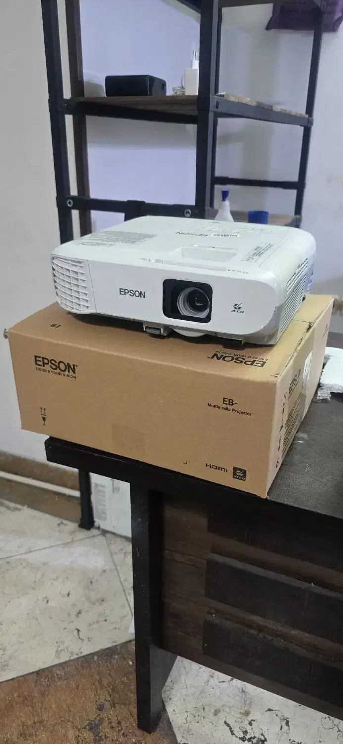 ویدیو پروژکتور اپسون ۹۷۰ در حد با گارانتی|تلویزیون و پروژکتور|تهران, صادقیه|دیوار