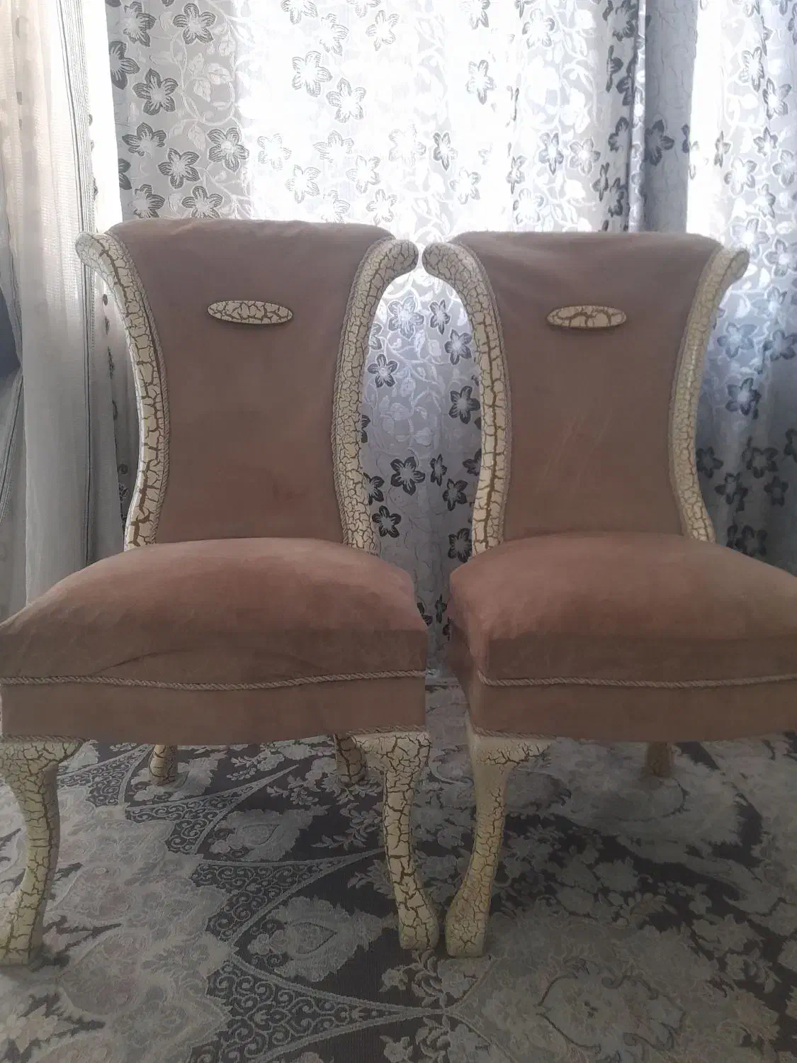 دوتا صندلی نو ب علت جا ب جای|صندلی و نیمکت|صباشهر, |دیوار