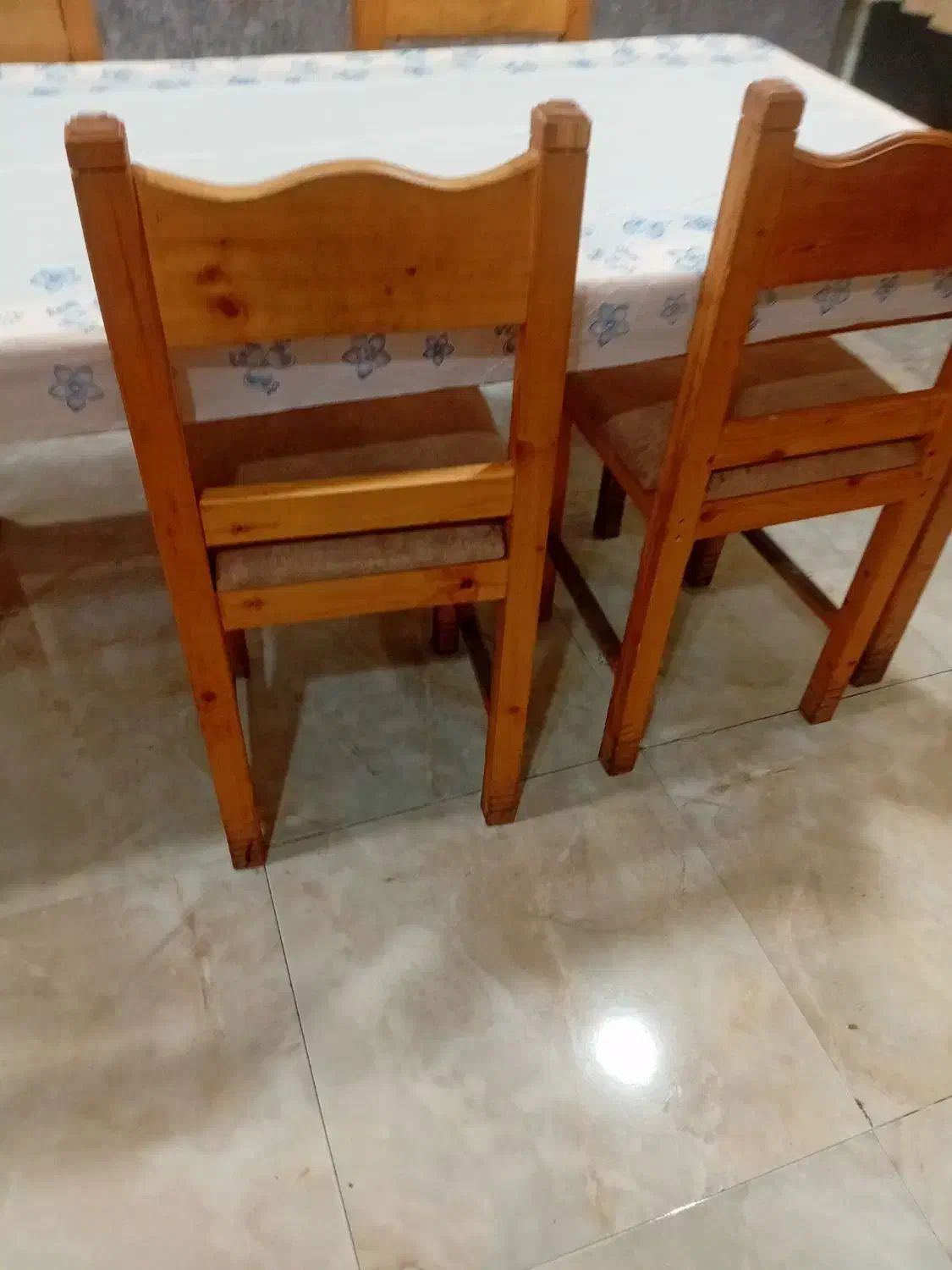 تعداد میز و صندلی رستوان|میز و صندلی غذاخوری|فومن, |دیوار