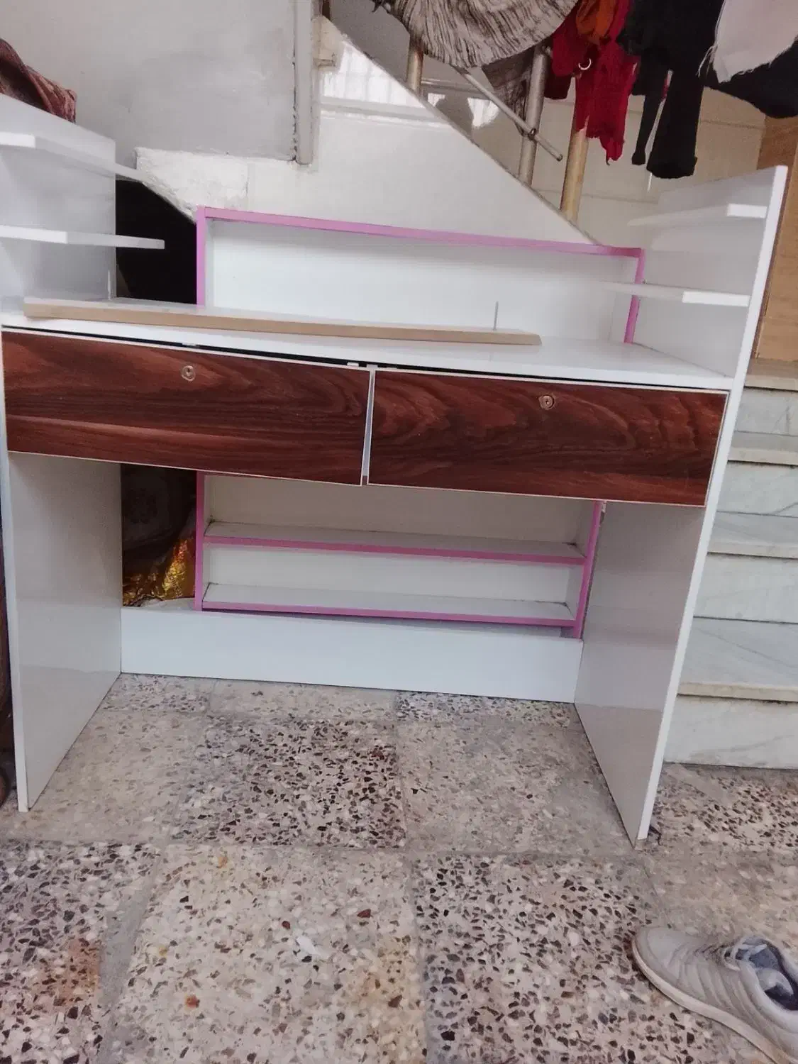 میز ناخن کاری همراه وسایل کاشت مژه|آرایشگاه و سالن‌های زیبایی|نجف‌آباد, یزدانشهر|دیوار