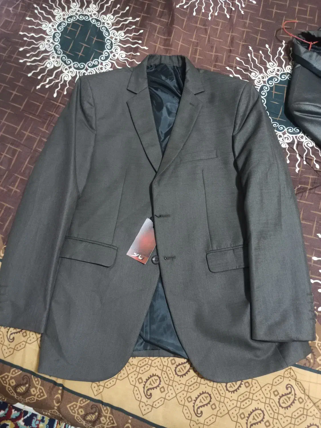 کت وشلوار|لباس|طبس, |دیوار