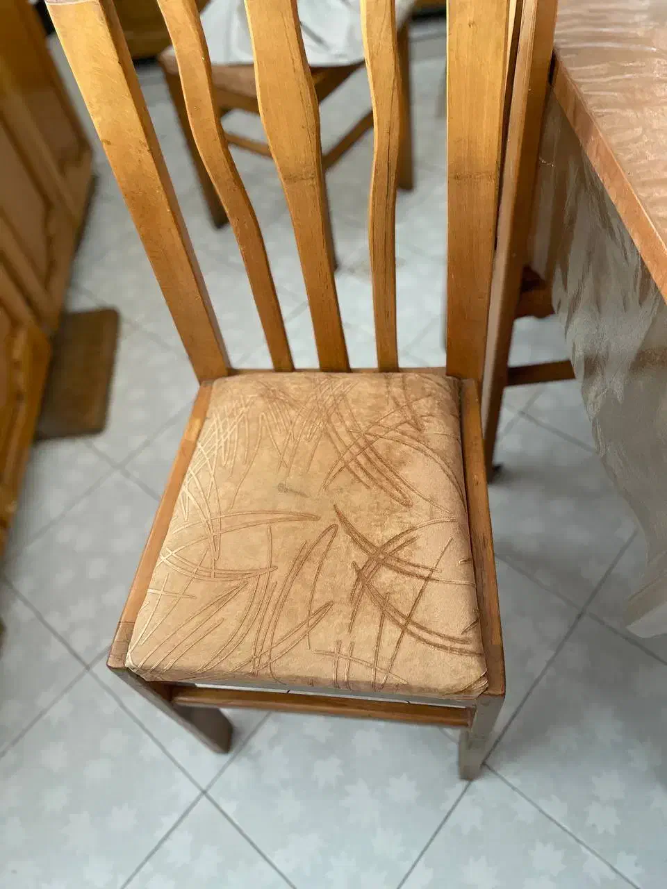 میز نهار خوری ۶ نفره|میز و صندلی غذاخوری|شیراز, احمدی جنوبی|دیوار