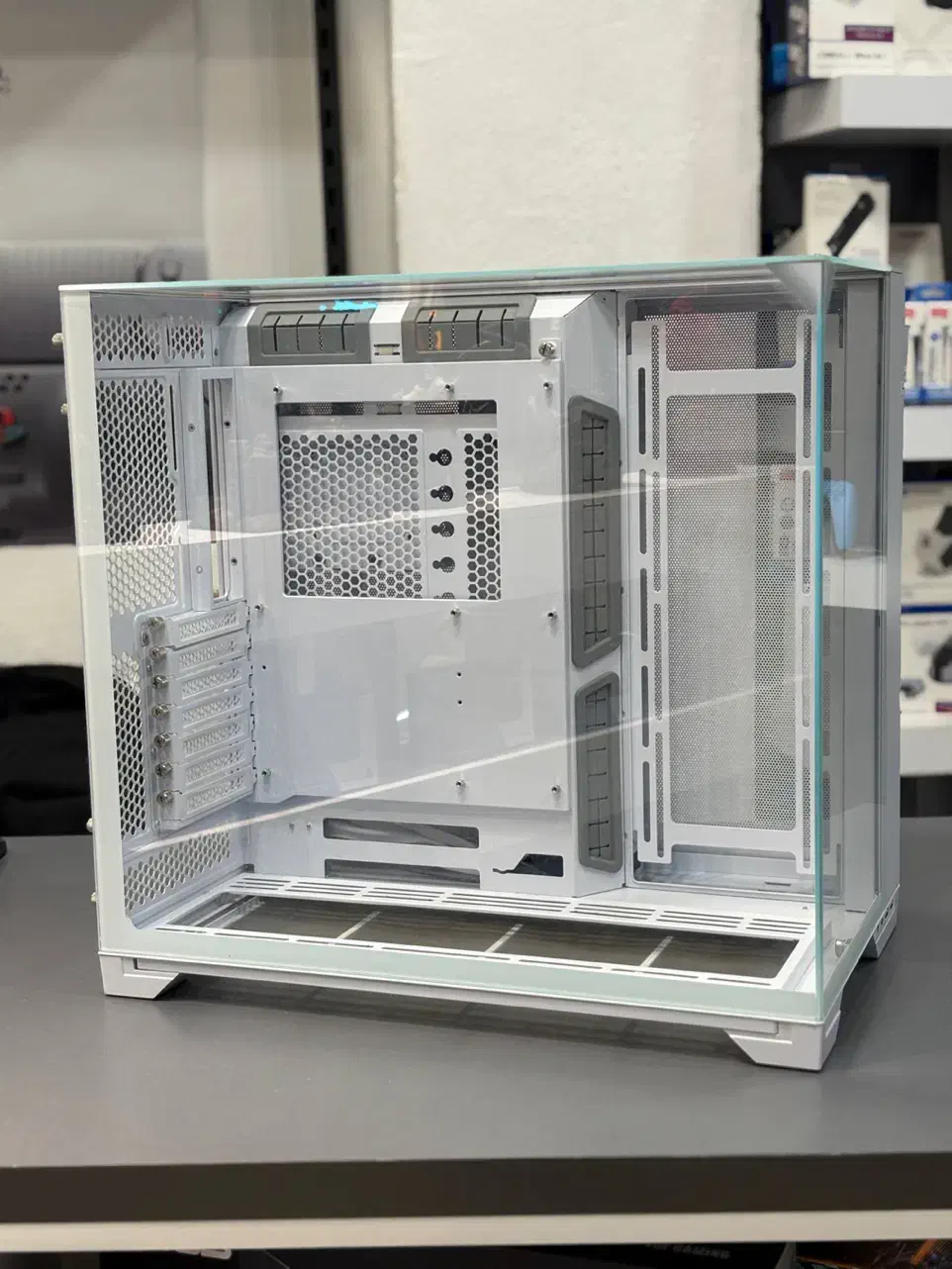 کیس Lian Li O11 VISION|قطعات و لوازم جانبی رایانه|تهران, مرزداران|دیوار