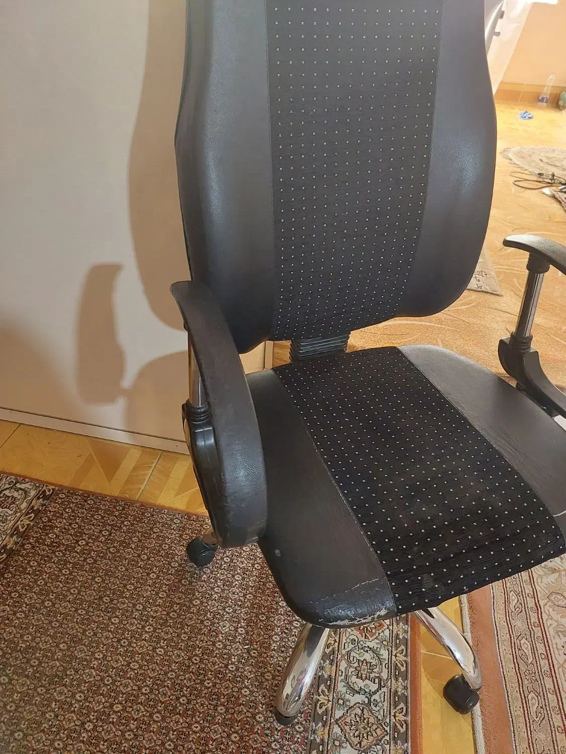 صندلی گردون|صندلی و نیمکت|اردبیل, |دیوار