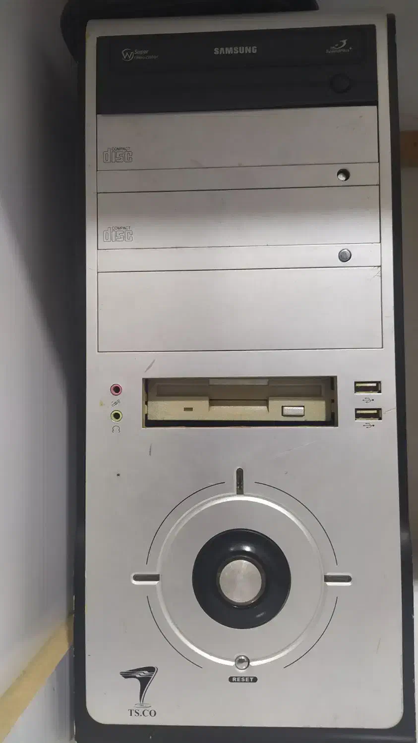 یک عدد کیس و کیبورد|رایانه رومیزی|یاسوج, |دیوار