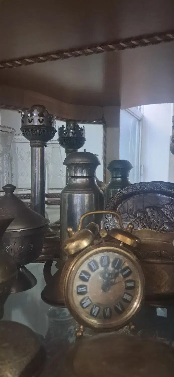 انواع وسایل قدیمی وعتیقه|کلکسیون اشیاء عتیقه|آباده, |دیوار