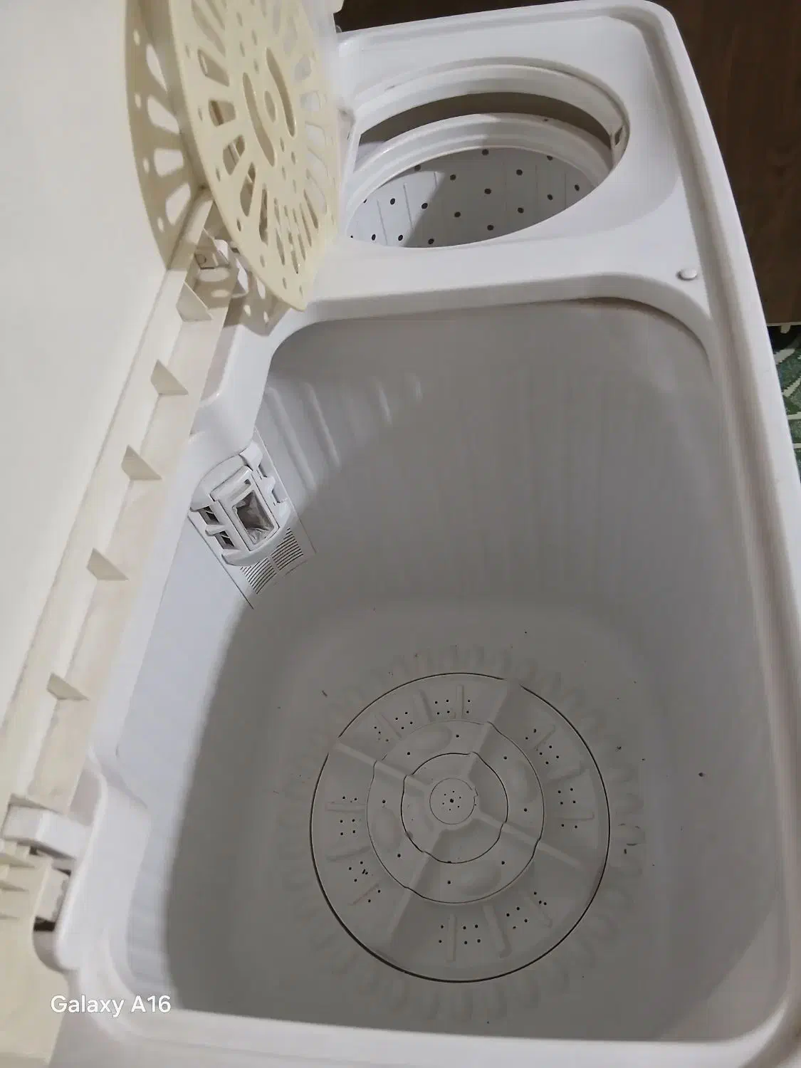 لباسشویی ۱۲کیلویی پاکشوما|ماشین لباسشویی و خشک‌کن لباس|شیراز, قلعه شاهزاده بیگم|دیوار