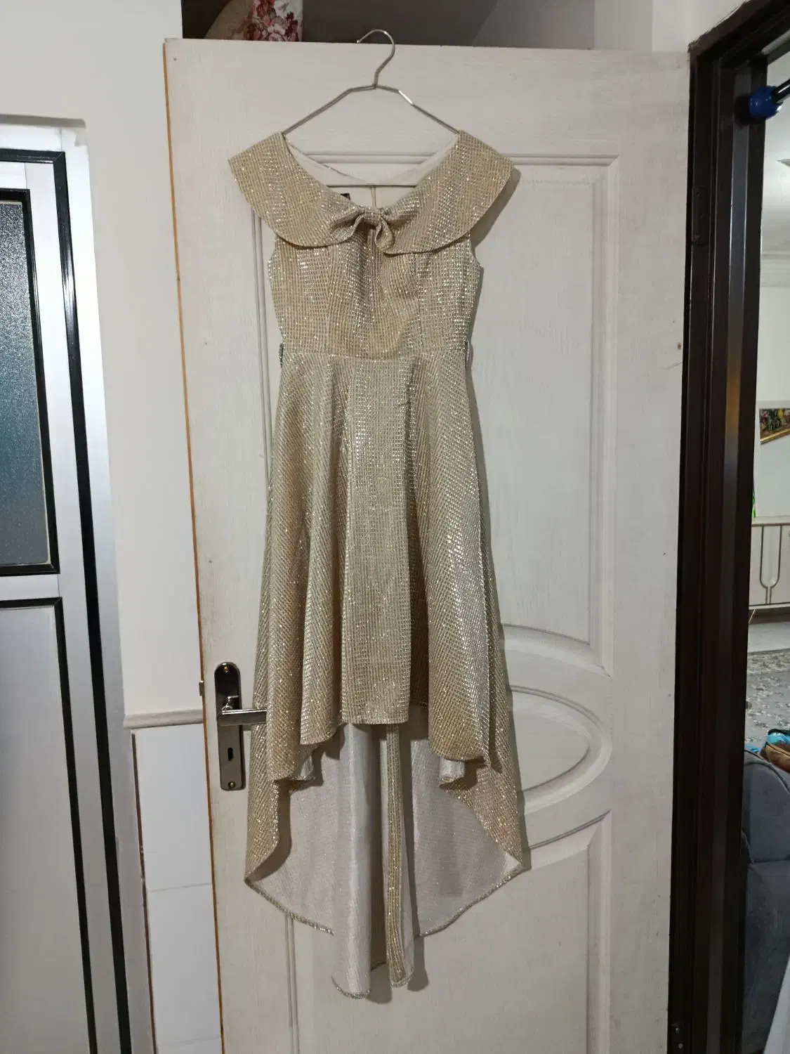 لباس مجلسی|لباس|زرندیه, |دیوار