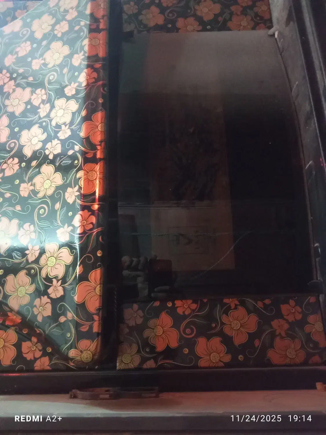 بخاری شومینه ای در حد بزرگ|بخاری، هیتر، شومینه|آفتاب, |دیوار