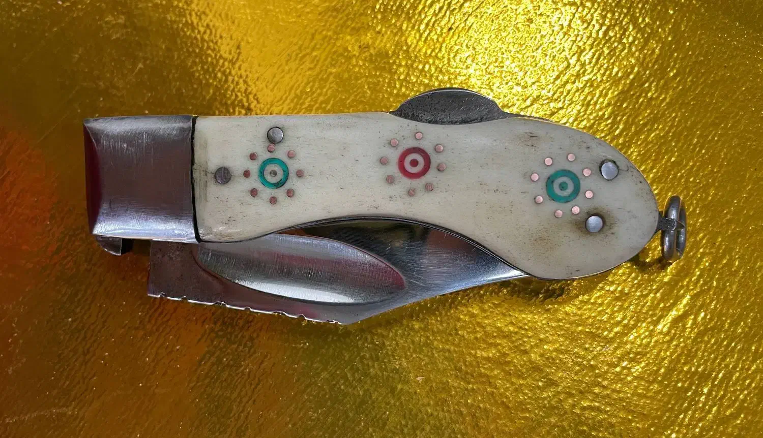 چاقوی بابا|کلکسیون اشیاء عتیقه|مراغه, |دیوار