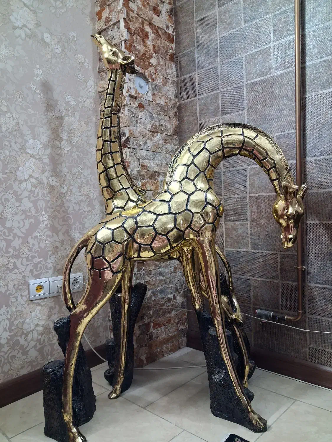 زرافه و تابلو فرشته|مجسمه، تندیس، ماکت|محمدیه-قزوین, |دیوار