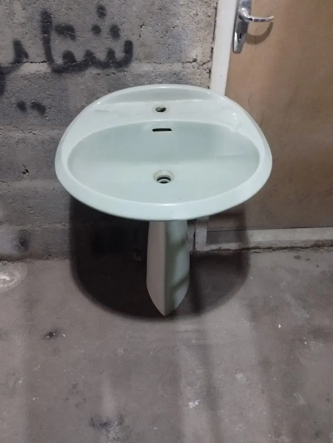 روشویی بزرگ و تمیز|لوازم سرویس بهداشتی|اصفهان, شهریار|دیوار