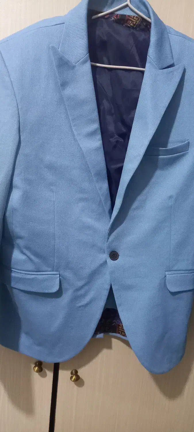 یک دست کت و شلوار مردانه|لباس|رشت, پیرکلاچای|دیوار