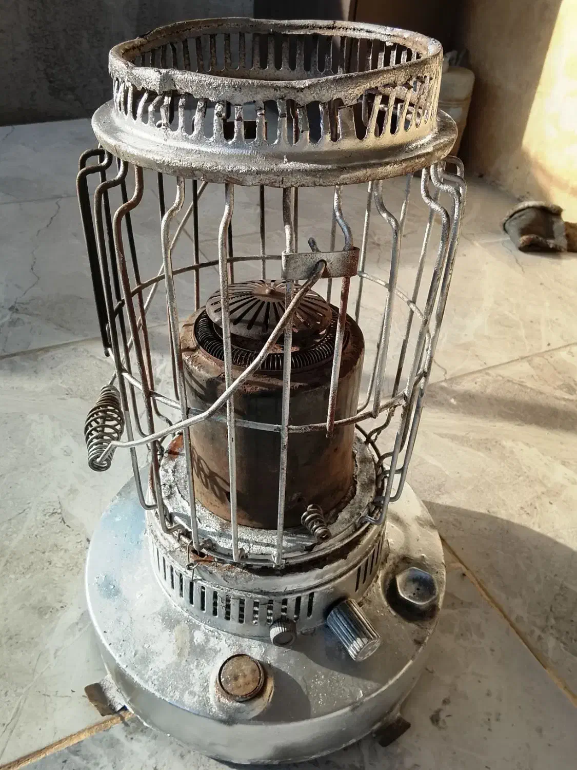 چراغ|کلکسیون اشیاء عتیقه|رشت, معلولین|دیوار