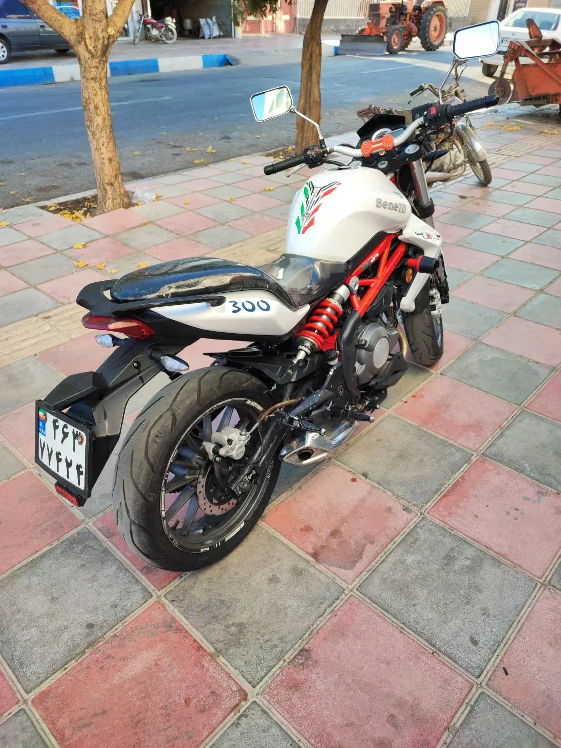 بنلی 300 وارداتی ایتالیا|موتورسیکلت|قروه, |دیوار