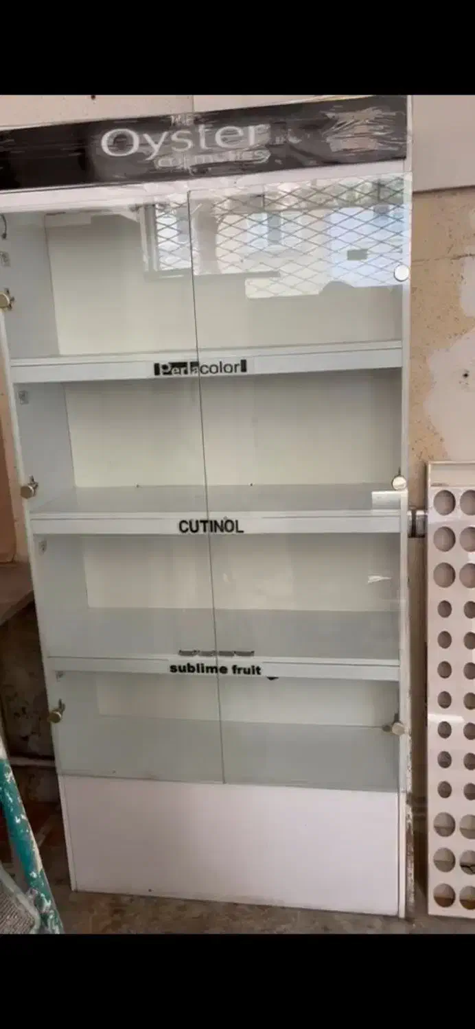 دکوراسیون و ویترین کامل لوازم آرایشی فوق العاده|فروشگاه و مغازه|بجنورد, |دیوار