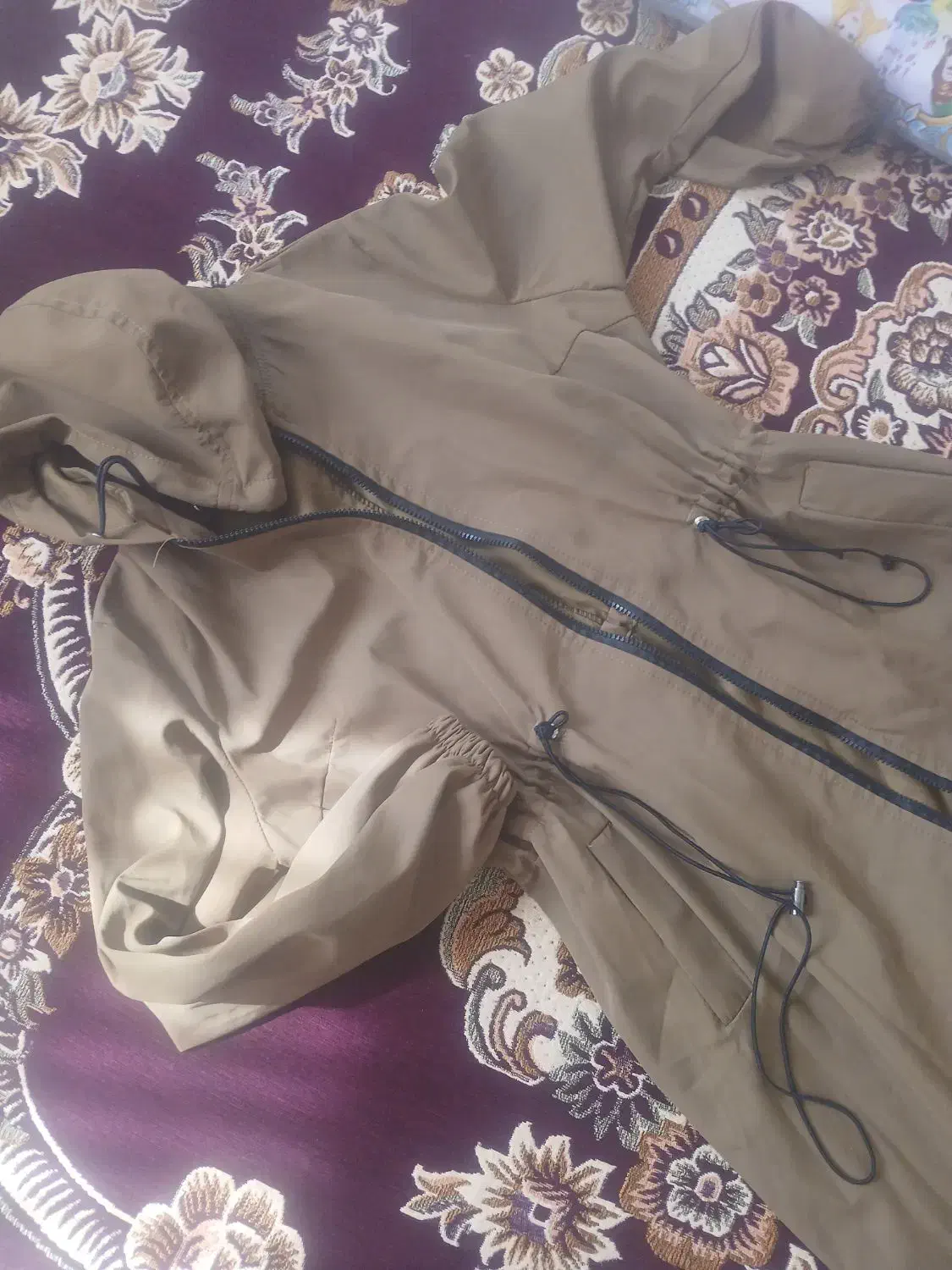 بارونی بلند|لباس|تفرش, |دیوار