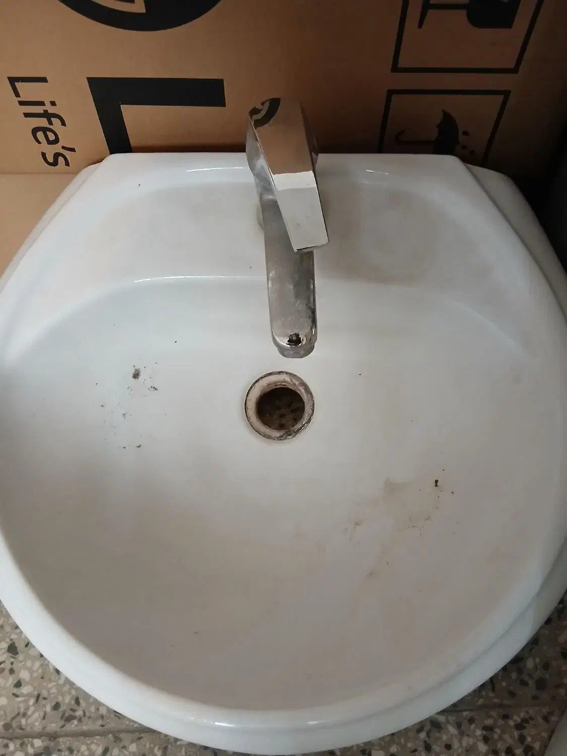 روشویی بهمراه شیرآب|لوازم سرویس بهداشتی|اراک, |دیوار