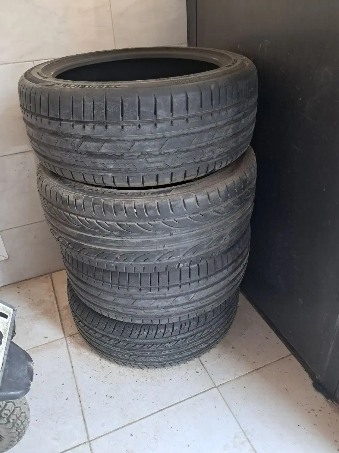 4 حلقه لاستیک 18 در حد نو|قطعات یدکی و لوازم جانبی|شیراز, شاهچراغ|دیوار