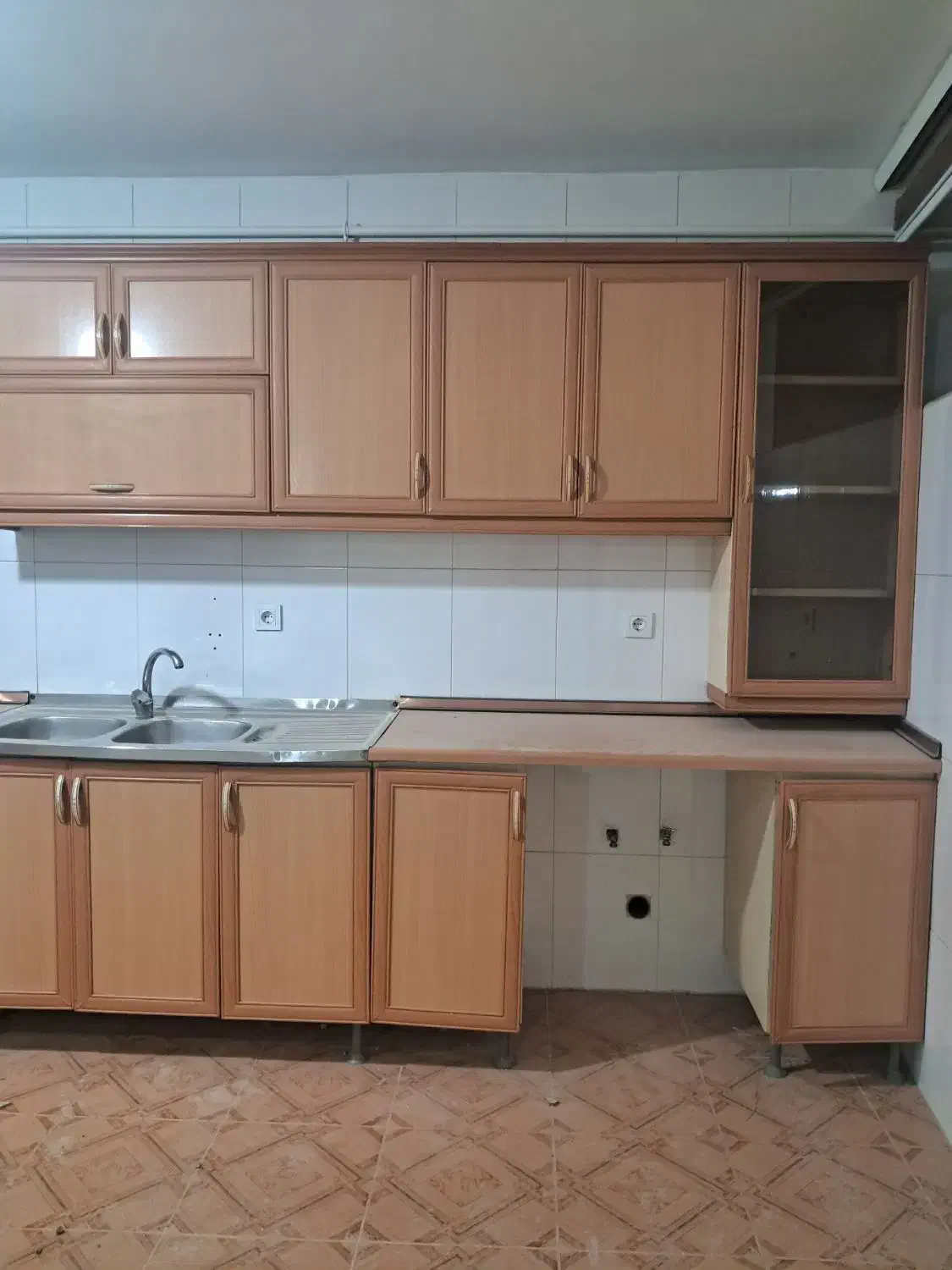 آبگرمکن ایستاده نو نو وکابینتهای سالم جنس خوب|آبگرمکن، پکیج، شوفاژ|دهگلان, |دیوار