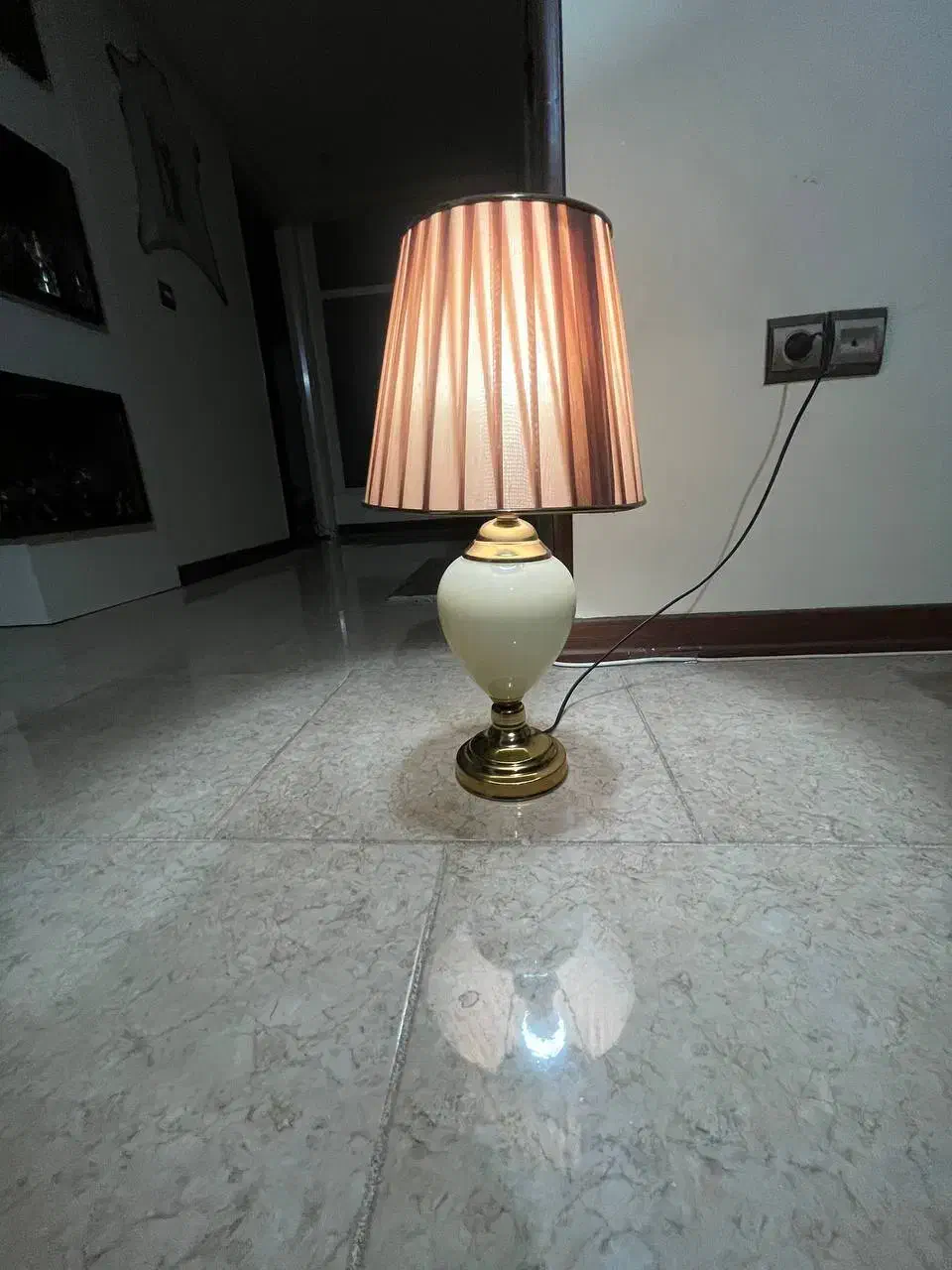 آباژور کنار تخت|چراغ خواب و آباژور|فردیس, شهرک ۱۱۰|دیوار