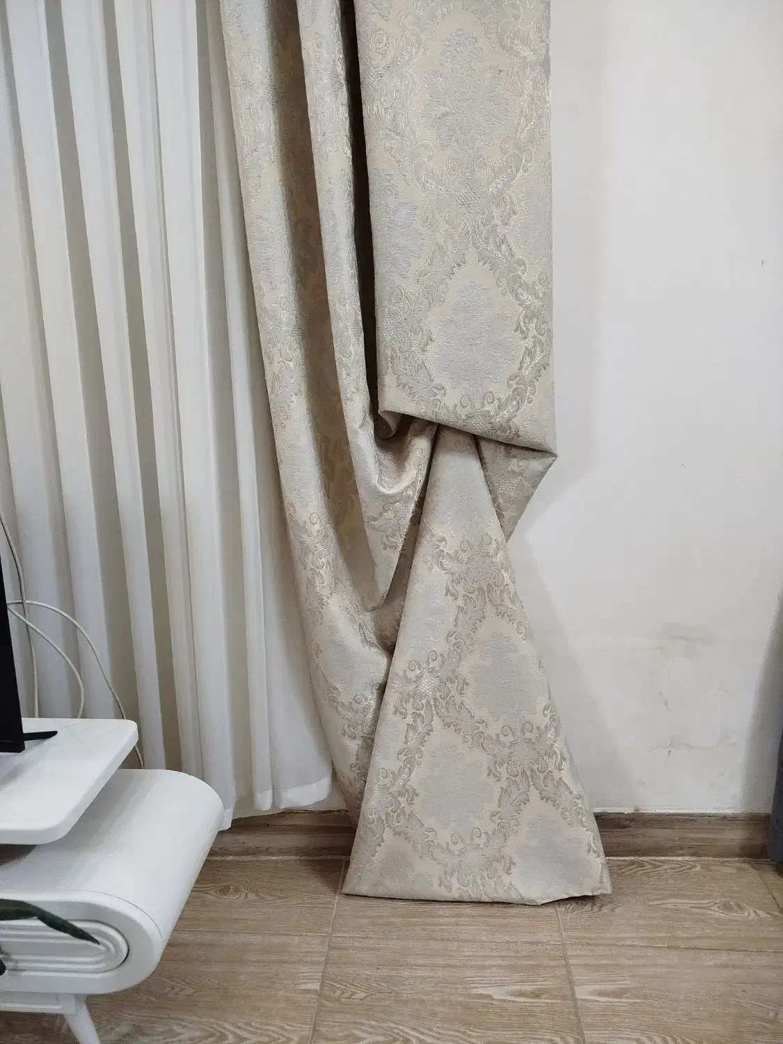 دستک پرده|پرده، رانر، رومیزی|تربت جام, میان جام|دیوار